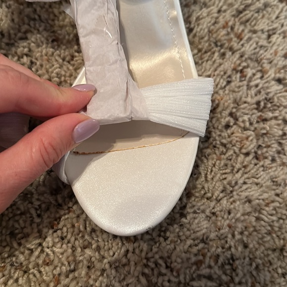 Brand New!! David's Bridal Wedding Shoes - Picture 5 of 9